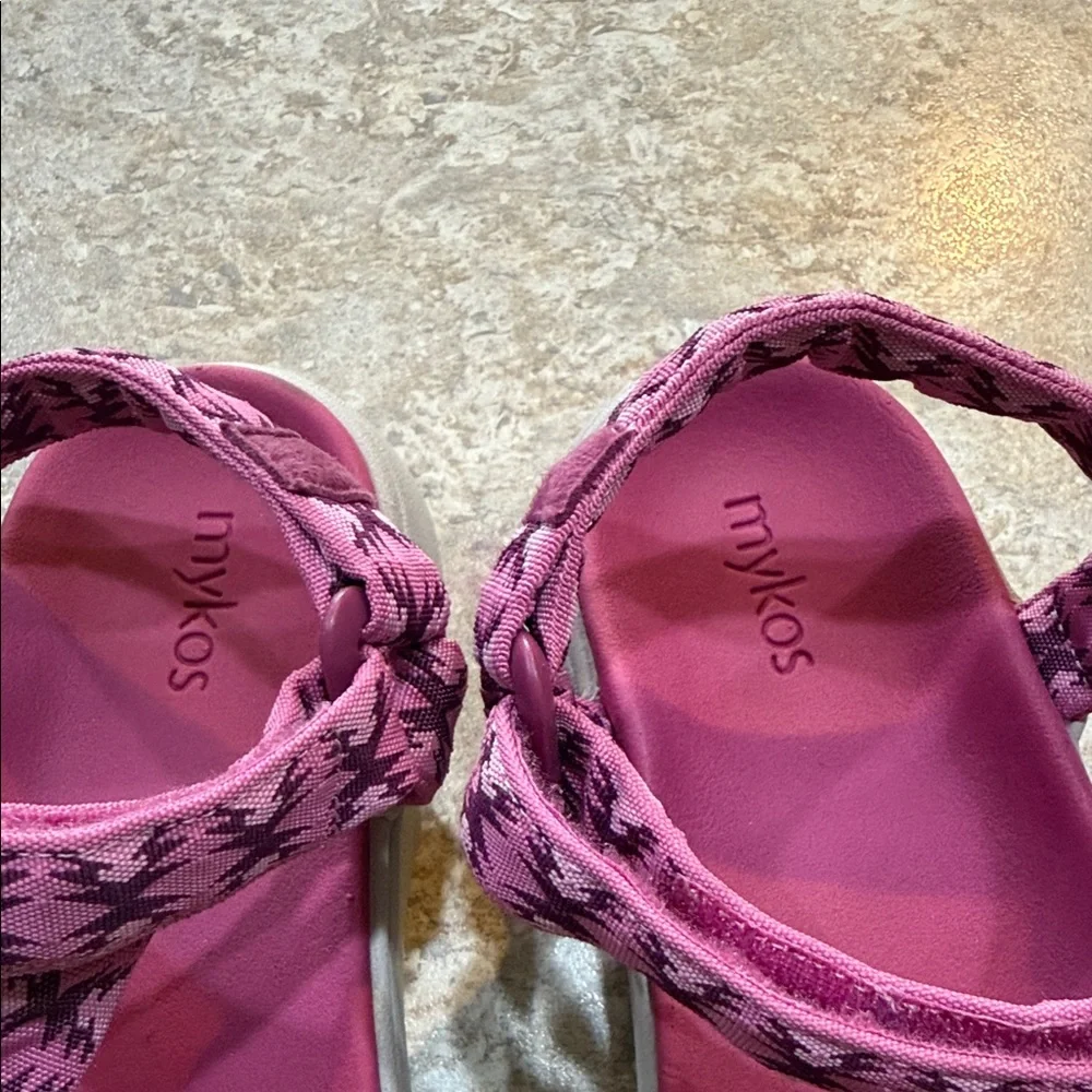 Mykos Women's Solstice Sandals in Fuchsia Strappy Comfort Sandals - Picture 2 of 9